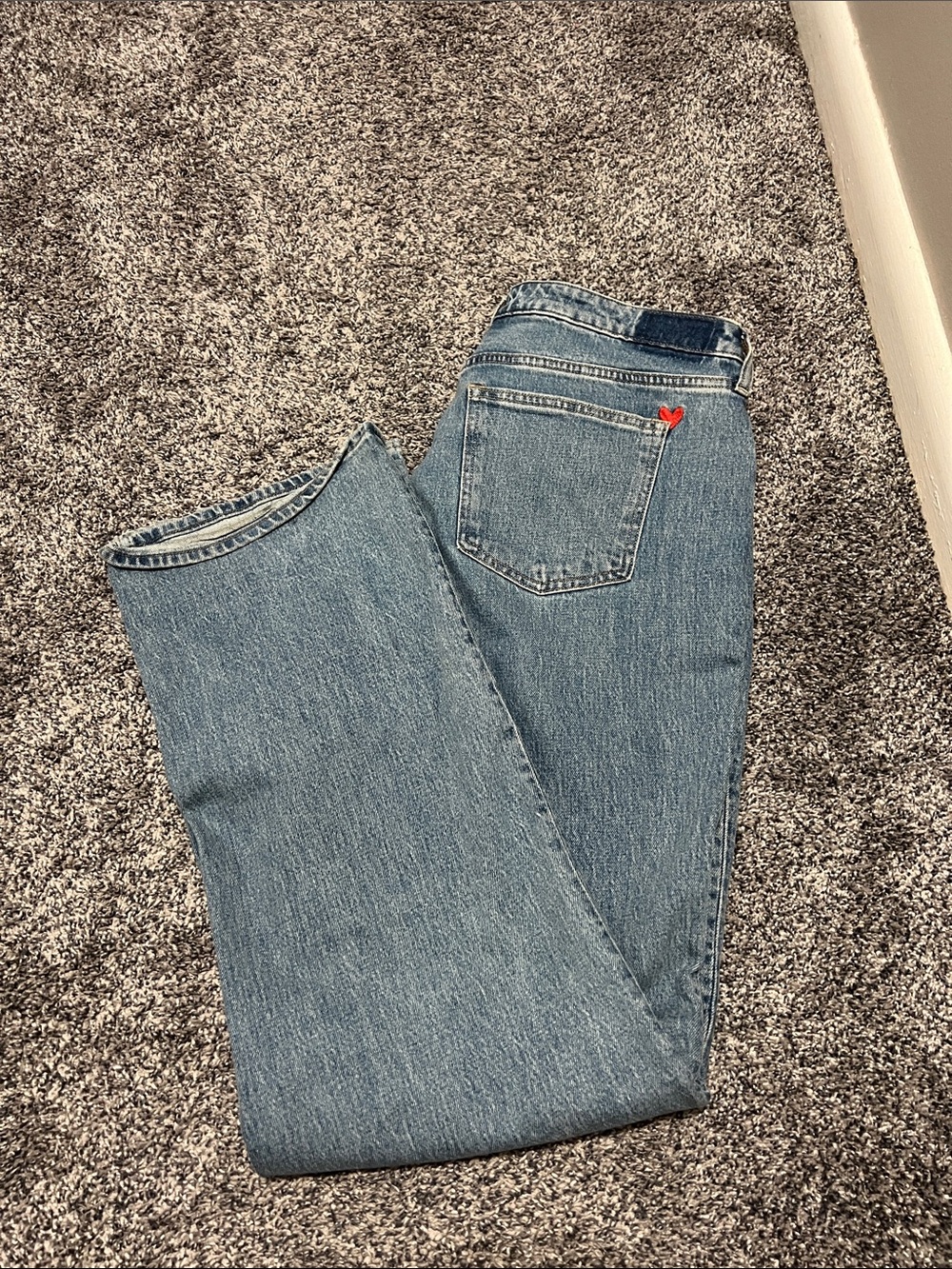 A&F Curve Love High Rise 90’s Relaxed Jeans with Embroidered Heart